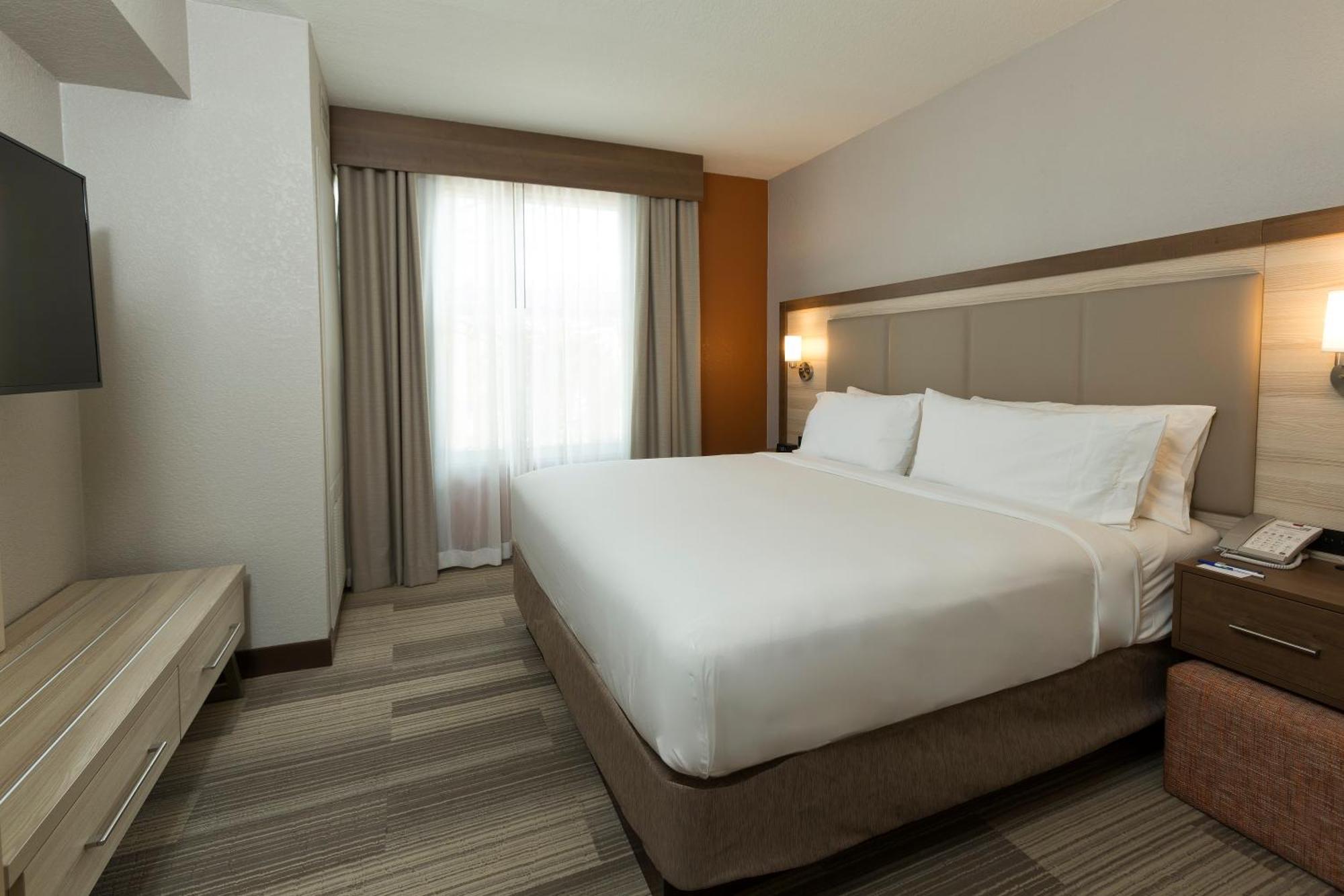 One-Bedroom King Suite,1276677187:JPEG