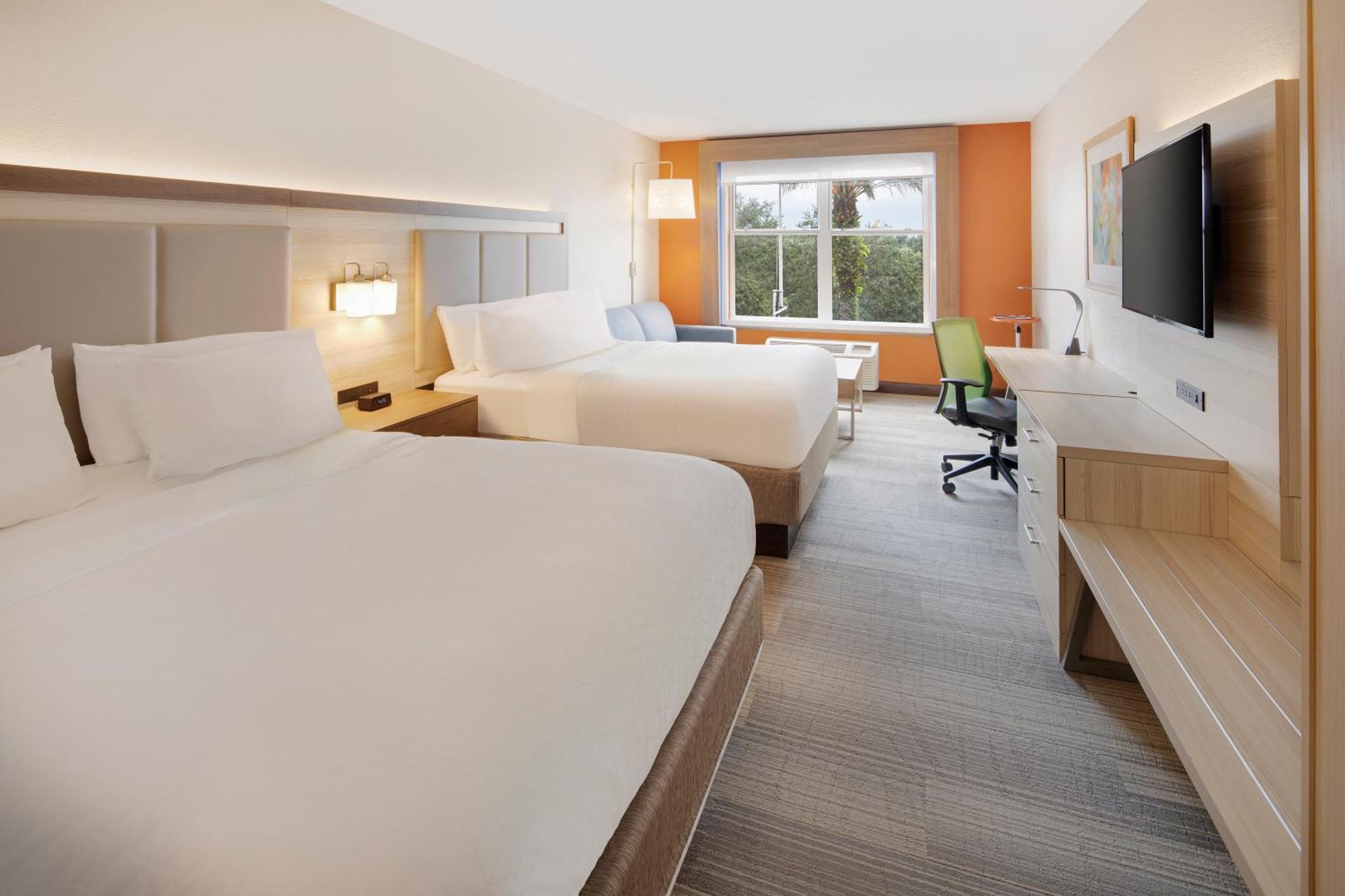 Standard Queen Room with Two Queen Beds - Extra Floor Space,1276677361:JPEG